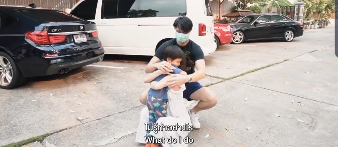 โห คลิปนี้ของลิเดียทำเราน้ำตาซึมเลยอะ มีร้องเพลงขอบคุณคุณหมอ คุณพยาบาลด้วย ยิ่งตอนที่ดีแลนวิ่งเข้าไปโผกอดมามี๊มันแบบ ฮืออออออออออออออออออออออ ยินดีกับครอบครัวด้วยนะคะ หายแล้วน้าาาา แข็งแรงๆนะคะ ♡