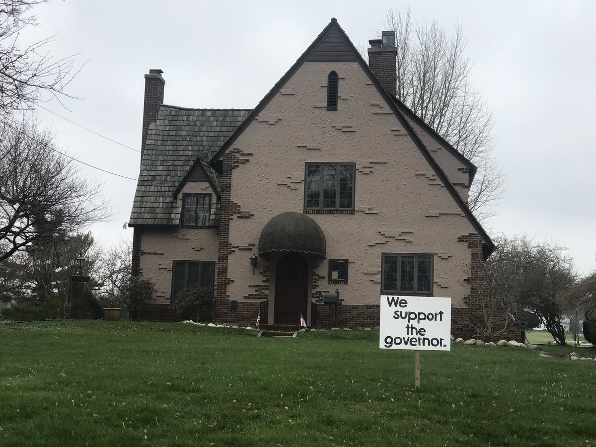 Some images of homes in the governor’s neighborhood showing their support for her.