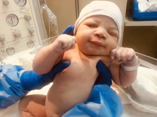 faithkandrea's tweet photo. 5 years ago I was 18. I was at the thinking I could push you but you were so big &amp; long my body couldn’t. They say “ you not a real mom if you had a C-Section” but I beg to differ. Because I gave LIFE. 9lbs 11oz 21 inch long .I  forever cherish that moment. #csectionawarnessmonth https://t.co/pD5ykvUk6o