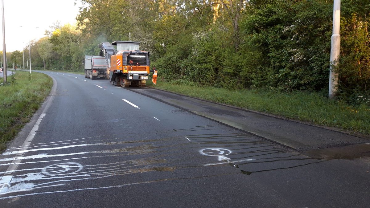 MaikelWelmers's tweet photo. Er is weer hard gewerkt @gemeentearnhem Batavierenweg #gefreesd #gepoetst #gereinigd & #gekleefd morgen komen we het #asfalt & #belijning aanbrengen. @Roelofsgroep #despecialistindeinfra https://t.co/2NfZKgcYLE