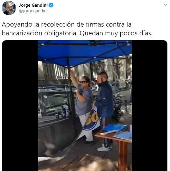 AlfTuitea's tweet photo. A todos nos gusta juntar firmas cuando creemos que hay que cambiar algo 🤷‍♂️

Democracia se llama eso creo... De wilsonistas les queda poco y nada 🤦‍♂️ https://t.co/GJFDQtZooS