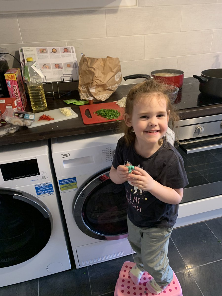 hollyleighhh's tweet photo. Learning in the kitchen (colours, shapes, foods) @HelloFreshUK @MrsSeaman1 @NewSilksAcademy #WeAreTogether #StayHomeStaySafe https://t.co/tElTdtPoEx