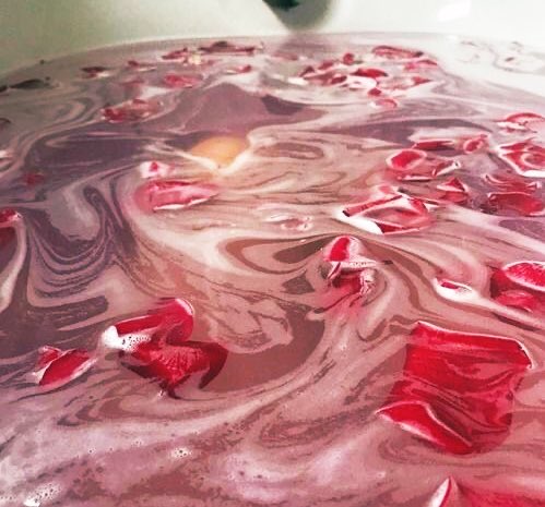 this pretty princess is a rose bath bomb. not only because wen qing is wears red robes but its also because she's the prettiest flower ever. this milk-rose bath would be the best before a good night's sleep this one goes out to all my hopeless romantics