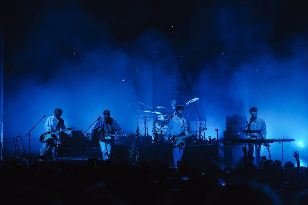 𝐎𝐓𝟓 𝐨𝐧 𝐒𝐭𝐚𝐠𝐞↳ A picture thread of DAY6 doing what they do best : performing on stage. #DAY6  #데이식스