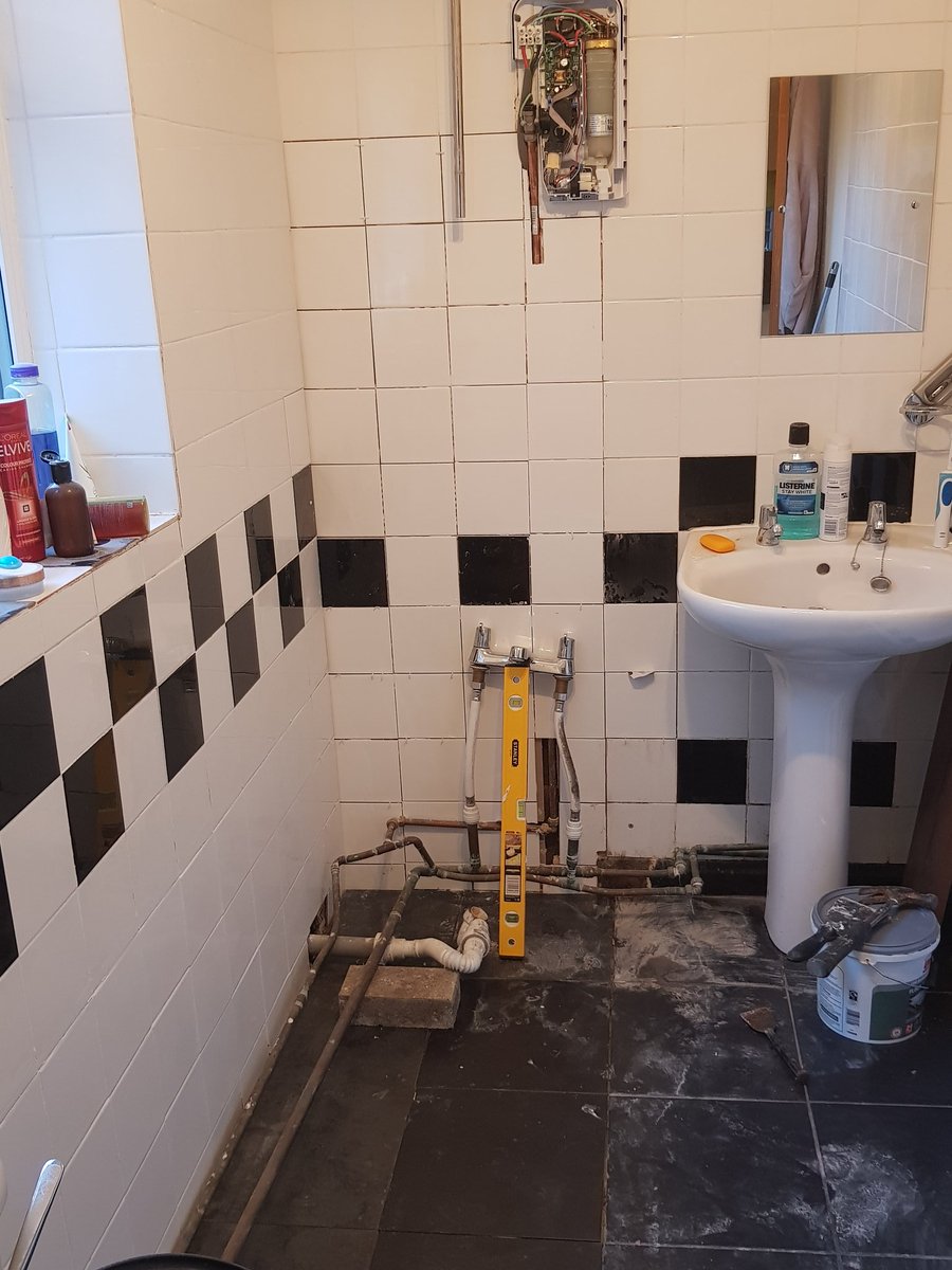 joelcash7's tweet image. #drumming #plumbing #merching All in a week's work for me. Not just the pretty face of @pagefortyfiveUK 😁😁