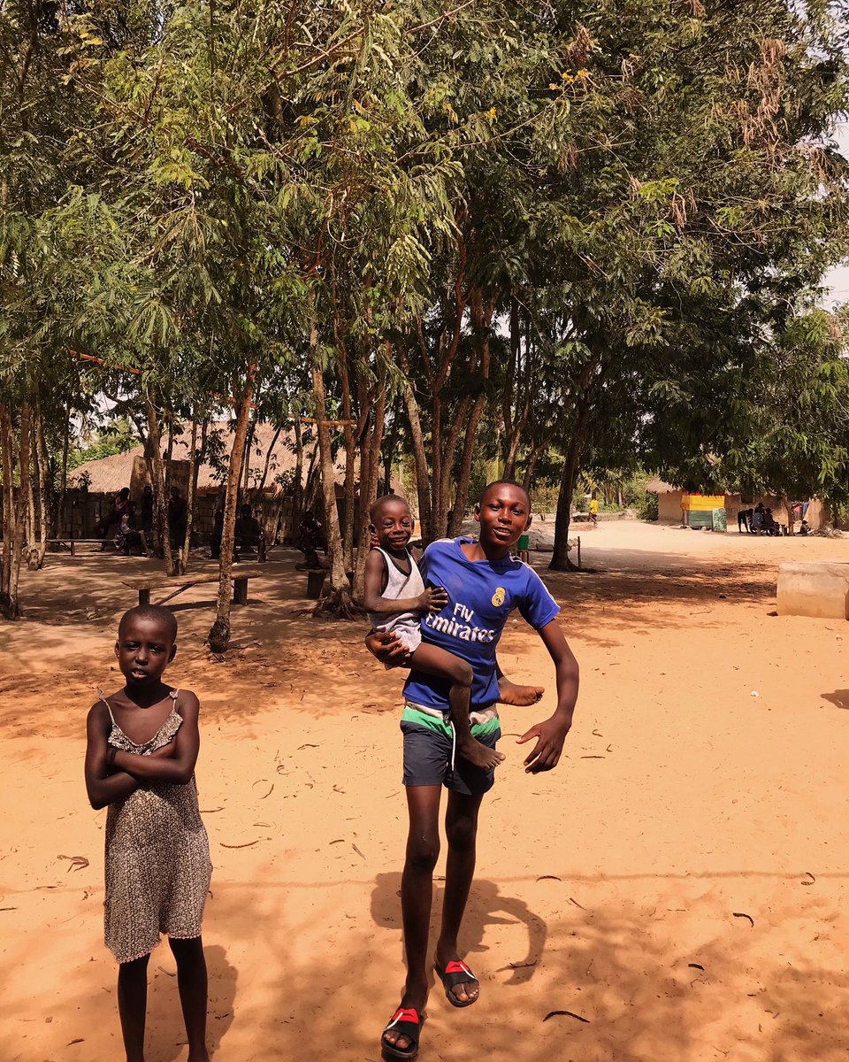 adepu_ong's tweet photo. Última foto del carrete en Atsiame. Atsu bromeaba con que nos llevásemos a Julius😢
La amistad se trata de quien llegó y no se fue
@SJC_Uva @EduUva_Segovia @Uva_es @ArtafricanUva @CooperacionUva @largo_rector #compromisoUVa #Atsiame #Ghana https://t.co/aUmkoEfagE