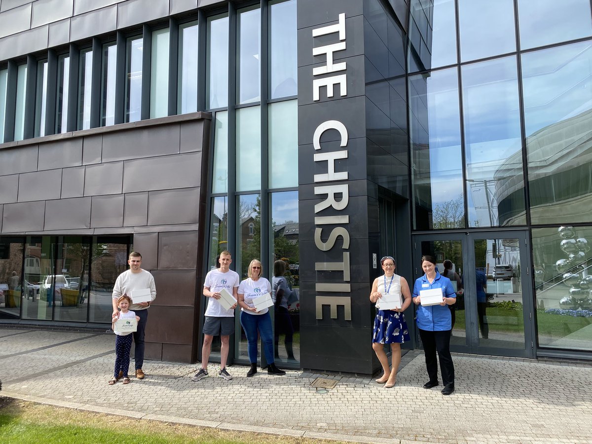 Tomnichol_1's tweet photo. Fortunate to be able to work with @BarryBennettLtd, @HannaTYAnurse &amp; @TheChristie &amp; their ambulatory care unit even more fortunate to be able to provide 16 new iPads for the patients in the teenage and young adult unit. Amazed by the generosity of Barry Bennett &amp; Aspire Software https://t.co/225jkGXKET