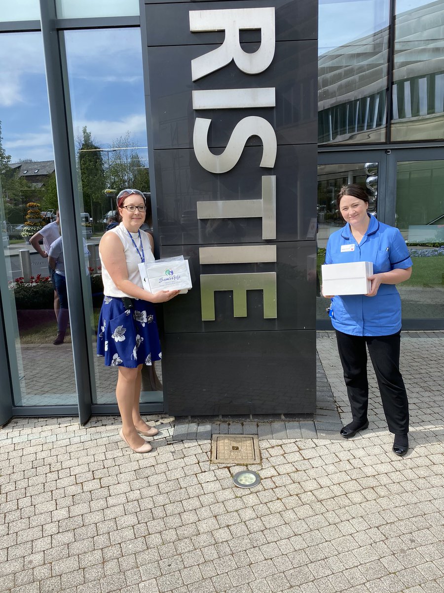 Tomnichol_1's tweet photo. Fortunate to be able to work with @BarryBennettLtd, @HannaTYAnurse &amp; @TheChristie &amp; their ambulatory care unit even more fortunate to be able to provide 16 new iPads for the patients in the teenage and young adult unit. Amazed by the generosity of Barry Bennett &amp; Aspire Software https://t.co/225jkGXKET
