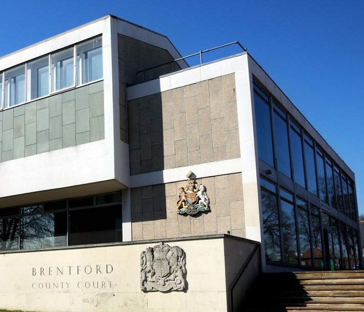 ParkguardLtd's tweet photo. The @EalingCouncil Safer Communities Patrol & Council Team secured & successfully served an #injunction this week, preventing any form of contact with victim or entering or associating with people in the area of offending ๐ซ #MultiAgencyResponse @ealingMPS #TeamWork
#Safeguard https://t.co/OYdVjJL9Bz