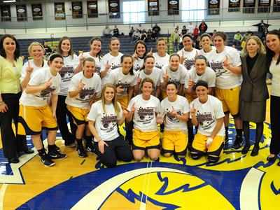 FCGrizAthletics's tweet photo. Today's #FCFlashback takes us to the 2011-12 season when @FCGrizWBall won a program-best 25 games and captured their seventh @HCACDIII crown. #TEAMGRIZ blew out Hanover in the conference title game to advance to the NCAA Tournament. Read the recap: https://t.co/1xEuth7rNE https://t.co/aLp2nHI7kC
