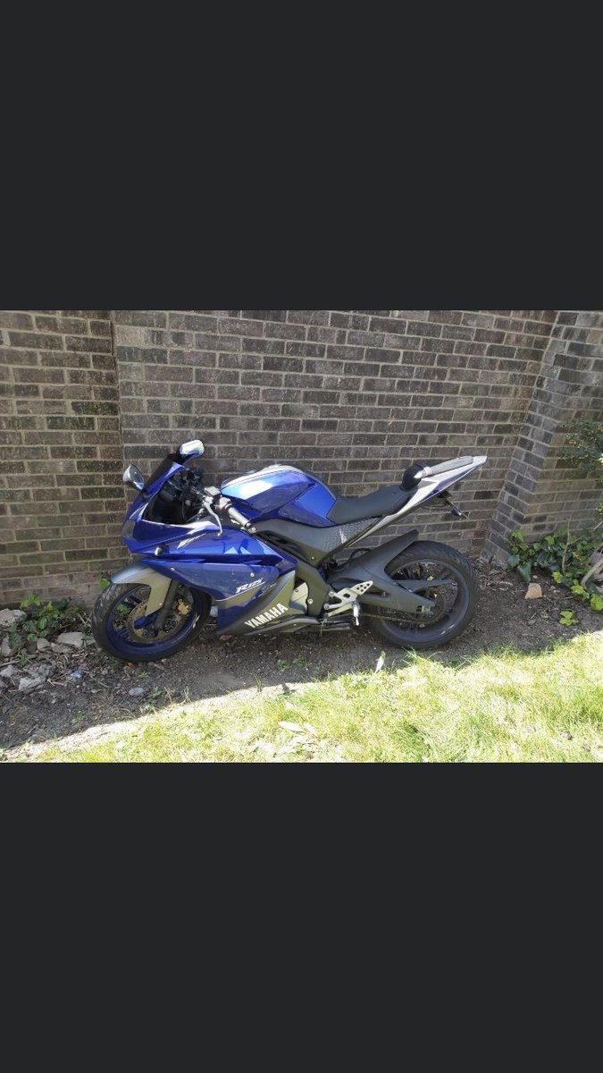 PcMarkJones's tweet photo. Responding to local concerns of nuisance bikes in Greenstead, #Colchester CPT saw this make off down an alley. Undeterred, officers chased on foot and managed to drag the rider from the moving bike as he fled. Rider arrested, reported for 4 offences, bike seized. #YouSaidWeDid https://t.co/gOpOwAVFii