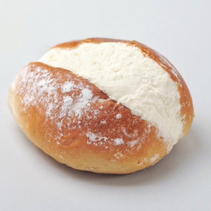 Jisung as maritozzo con panna - perfect balance bc even tho it's a dessert it's not too sweet- soft and firm at the same time- you rarely think about it but when you do you remember how much you love it- soft like a cloud- brings you comfort - reminds me of jisung's cheeks