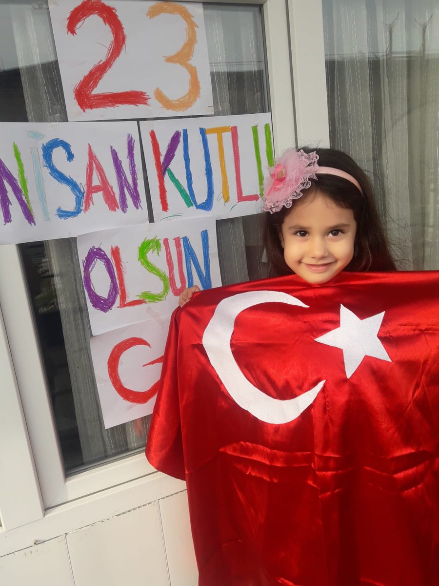 ozgiata's tweet photo. Kuşadası Evliya Çelebi Anaokulu Güneş Işıkları Sınıfından Zeynep 🇹🇷 #Aydında23NisanCoskusu @seyfullah0966 @Aydin_MEM @AydinMemArge https://t.co/QyaKWUyYqN