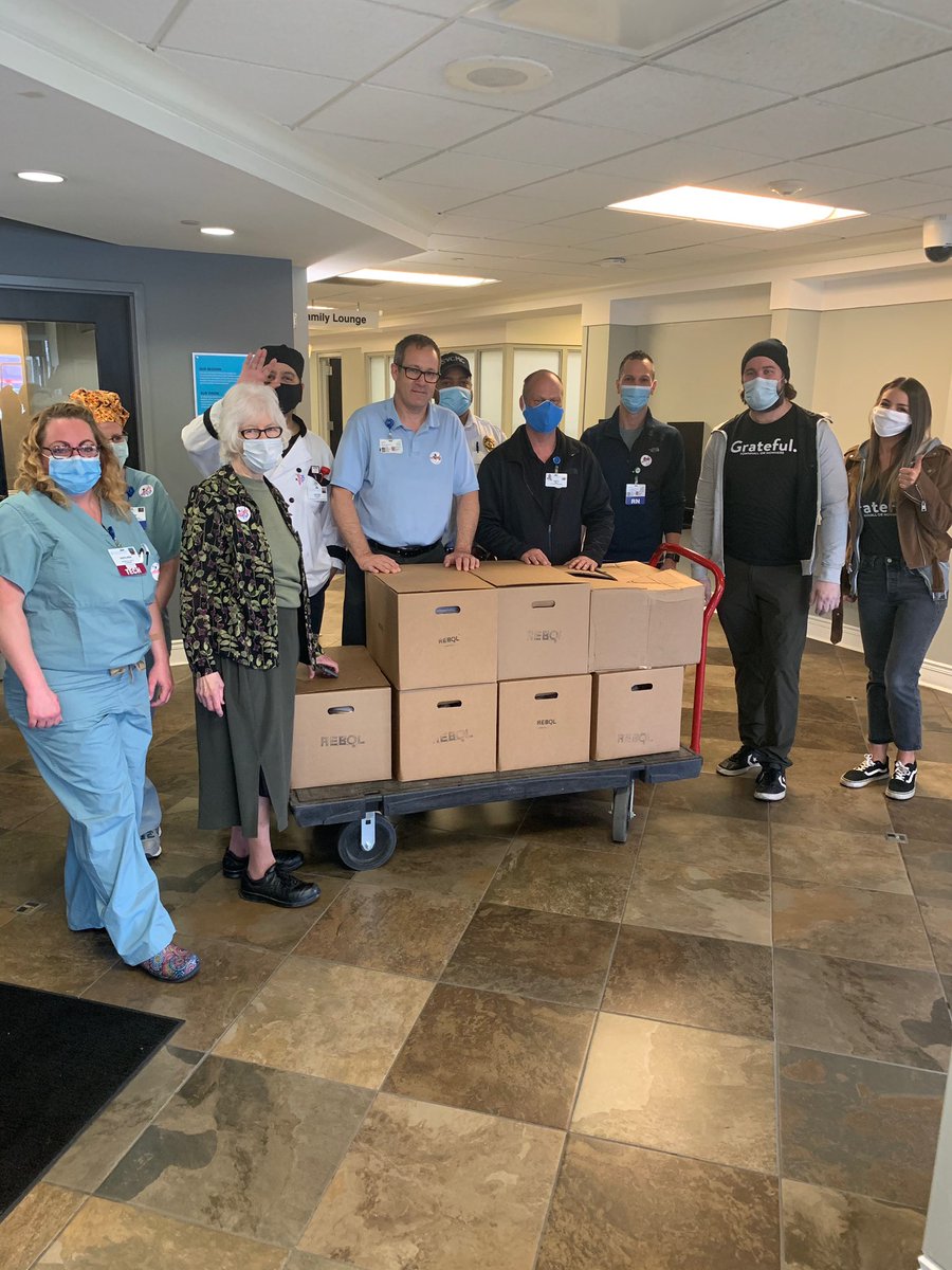 ALaForce's tweet image. Thank you #HealthCareWorkers!! Another 200 meals delivered to St. Vincent Hospital today from @wearerebol #Cleveland thanks to #projectFRONTLINE! @athletesandcauses @thethree8