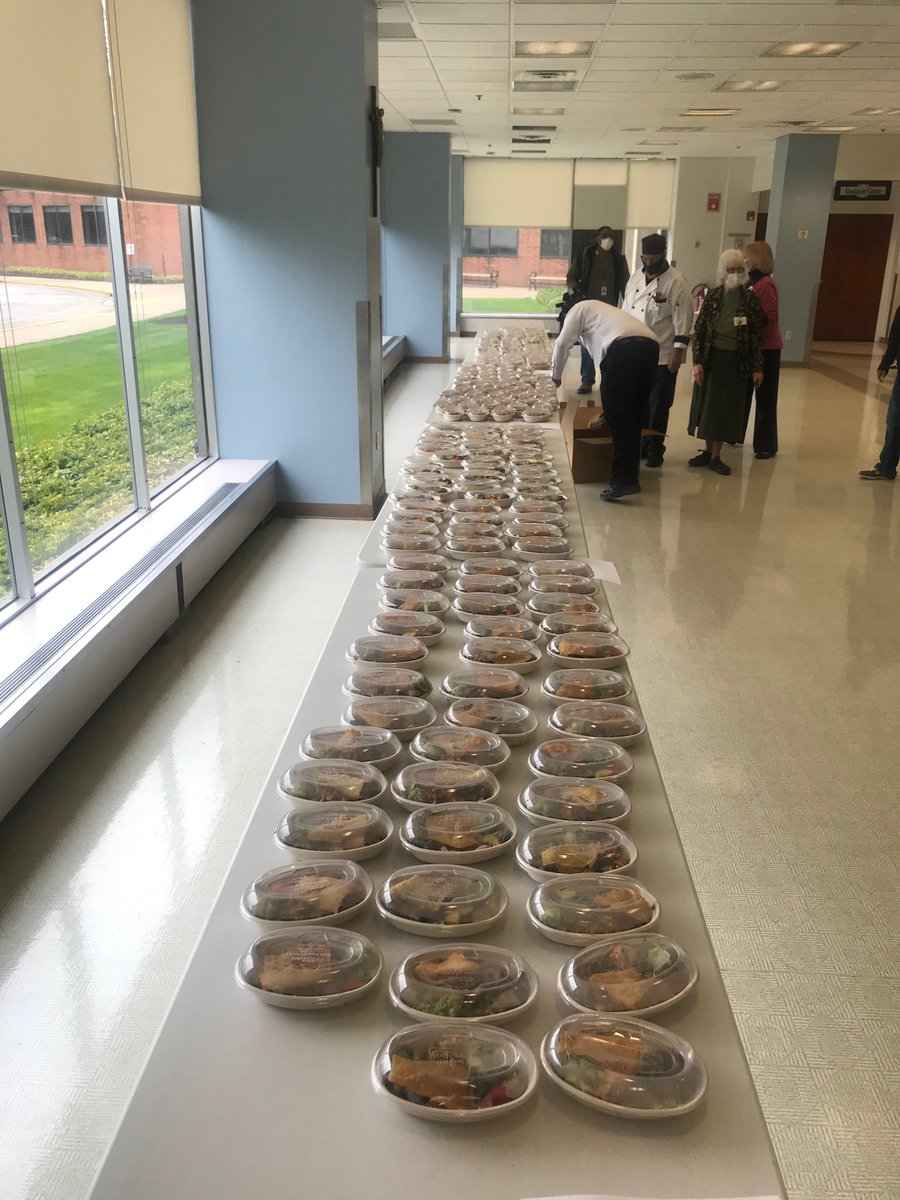 ALaForce's tweet image. Thank you #HealthCareWorkers!! Another 200 meals delivered to St. Vincent Hospital today from @wearerebol #Cleveland thanks to #projectFRONTLINE! @athletesandcauses @thethree8