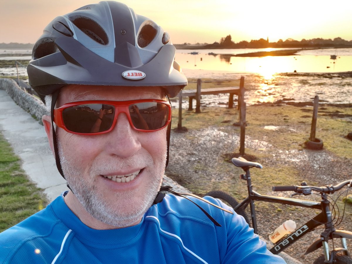 SIMONTOFT1's tweet photo. As the sun goes down, there aren't many places better than #Bosham
#lockdownrides https://t.co/GyGWhTRfTh