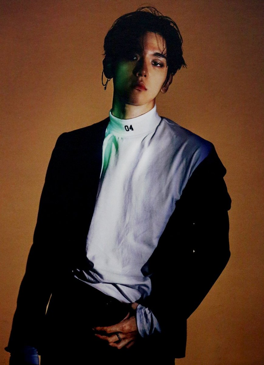 this is so obvious like every1 wants black haired baekhyun but it would be godtier if we got that + a weird vampire concept baekhyun to go with it.... like imagine.