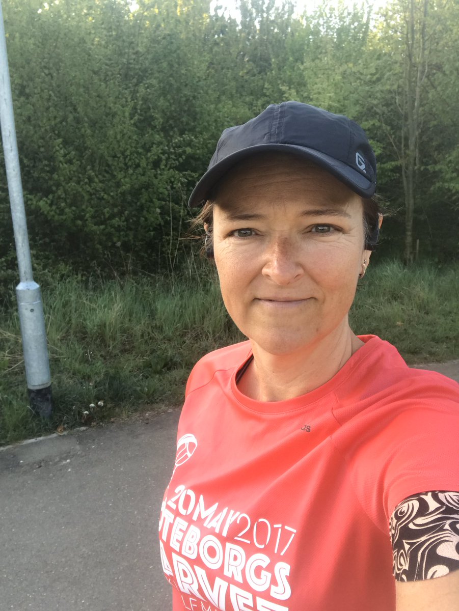 LeadersInFlow's tweet image. The face of me “not feeling it” but doing it anyway! Shirt reminding me that you don’t get to finish a half marathon by only running when you feel like it! Feel the memory and hit the goal. #runr #ukrunchat #purdueperformance #type1runner