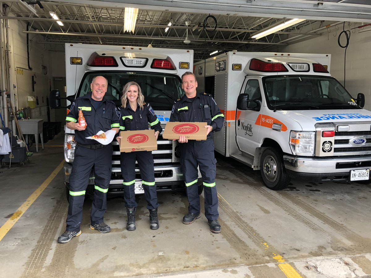 devonlans's tweet image. Thank you to @pizzahut Simcoe for the generous lunch donation for @279Local Paramedics working today. Much appreciated! @NorfolkEMS @OPSEUAmbDiv @AmyFor6 @NorfolkCountyCA