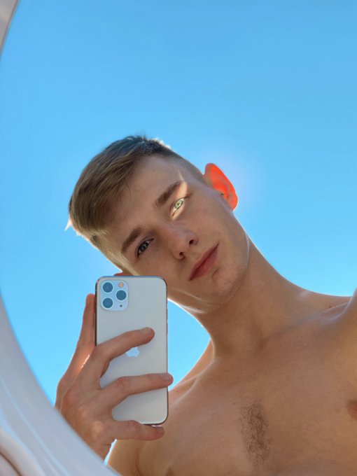 Praying for a tan xo https://t.co/wfsxit7KnU