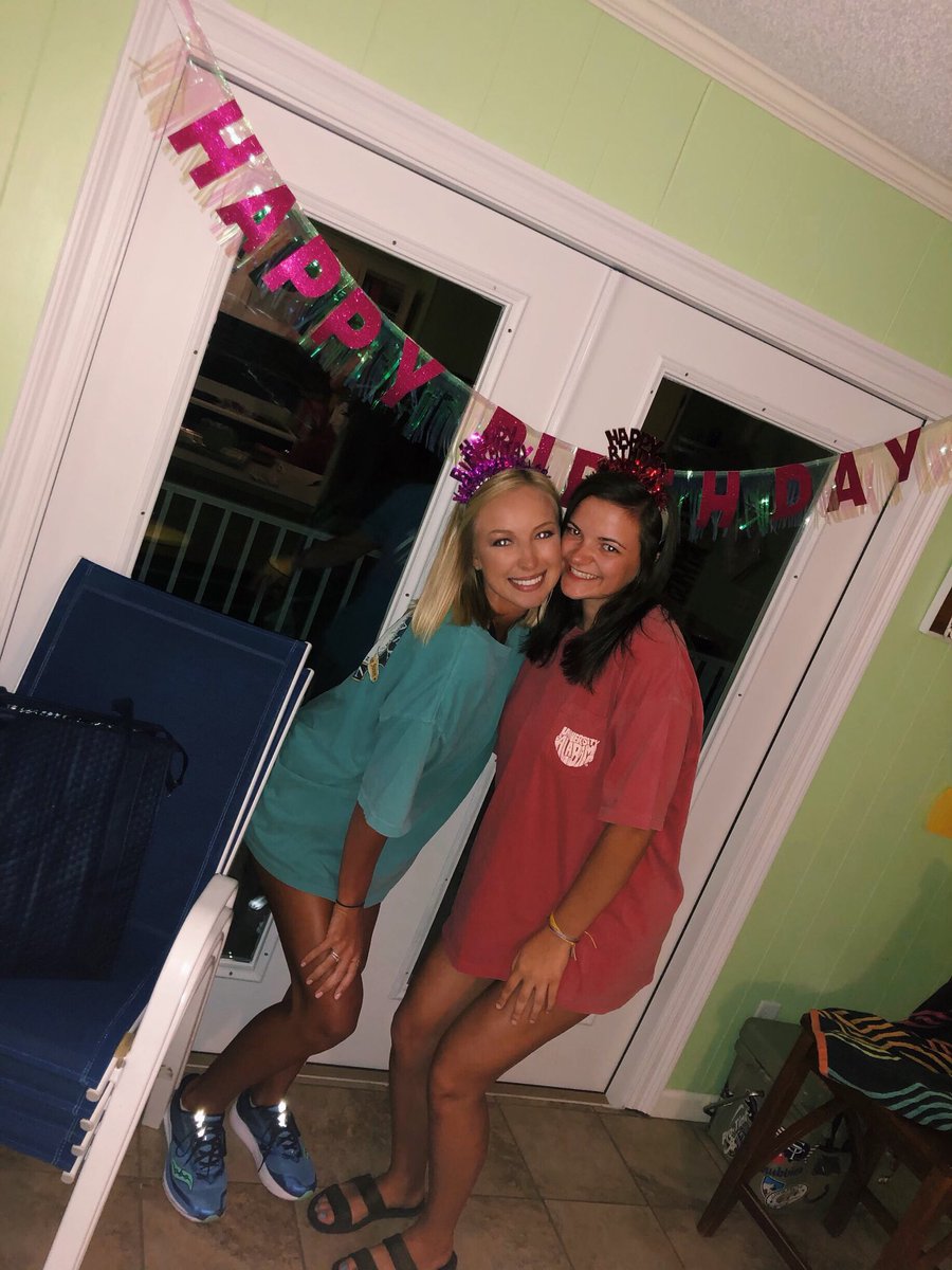 MirandaMunroe2's tweet photo. Happy happy happy 21st birthday to this psycho 🥳 can’t wait to keep celebrating you this weekend!! Love you the most honeyyy, enjoy it 😋🥂💋 https://t.co/9qanhJr7rw