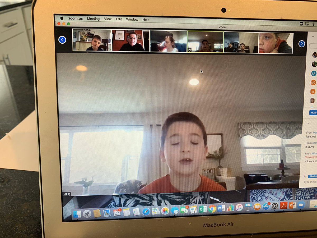 lglusko_jjc's tweet photo. It’s Lunch Time! 🍴🍕🍉🥙 second Graders  enjoyed chatting and eating lunch together today! @CatenaColts #fts4rkids #jjcsfly1920 https://t.co/TIQb7cWgmf