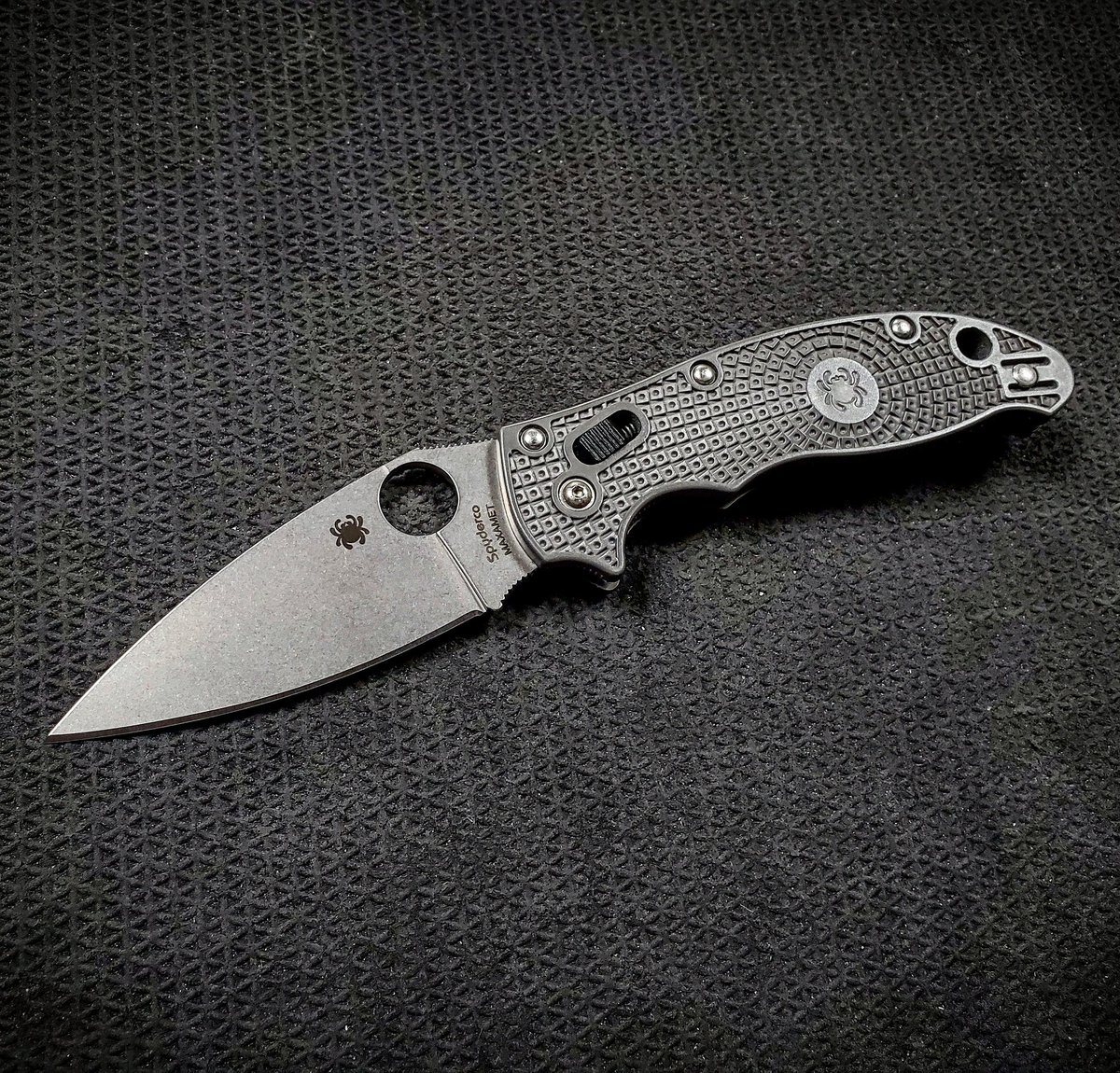 Metal_Complex's tweet photo. The @SpydercoKnives Manix 2 Lightweight in MAXAMET - At under 3 oz, this thing is an absolute CHAMPION! My review here - https://t.co/4tHFvykufR
.
.
#spyderco #manix2 #knife #knifecommunity #knifenut #knifepics #knifelifeq #knives #edc #pocketdump #knifecollection #knifeaddiction https://t.co/cD1U2VEems