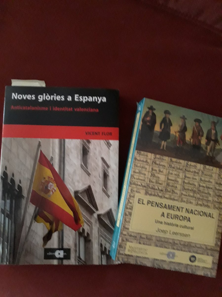 CasanovaLl's tweet photo. Els meus llibres de Sant Jordi són un deute pendent, dos lectures que finalment em puc permetre. #CosesBonesDelConfinament
#DeuteHistòric
#LecturesPendents https://t.co/M59sopjnkE
