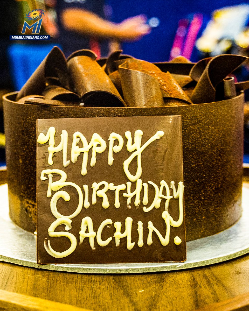 mipaltan's tweet photo. 🍰 Imagine you get a piece of this cake for every #Sachin 🐐 memory you tell us! Go ahead 📝

#HappyBirthdaySachin #OneFamily @sachin_rt https://t.co/VEwYKm5nZw