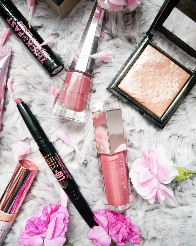 pariejoshi's tweet photo. Happy Thursday! 💋 I've spent the day organising and tidying all my beauty products. It made me realise how much I have and don't use 🙊 I need to have a serious no buy/pan project 😆 •
•
#beauty #bbloggers #makeup #beautyaccount #makeupdisplay #beautyallday #beautyjunkie #… https://t.co/u7OfU4Fb0y