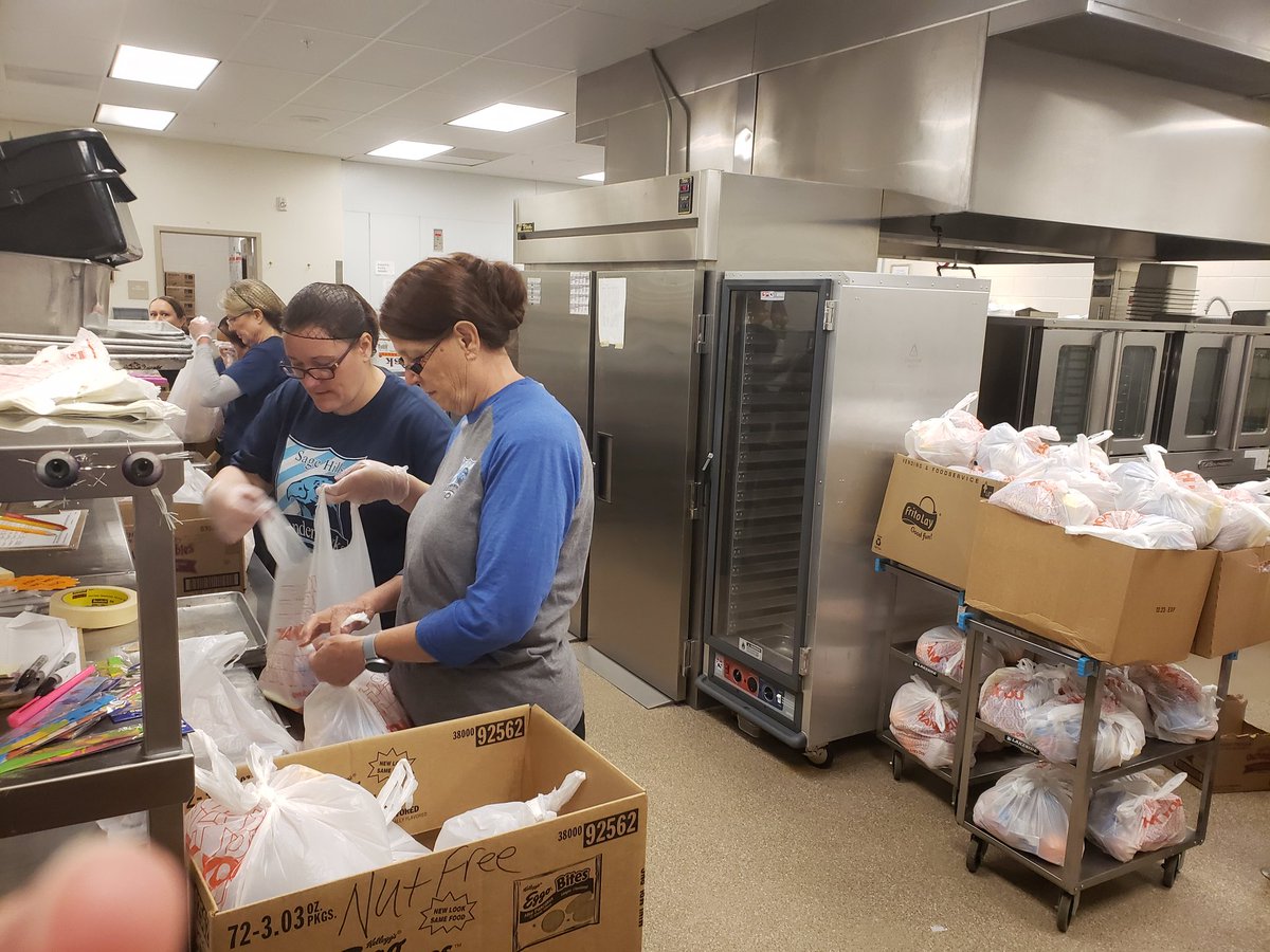 johnealp's tweet photo. Our amazing lunch workers assembling 400 "multi-meals" through Monday to help families in our community! #asdshine @sagethunderhawk https://t.co/BITsKuhoXY