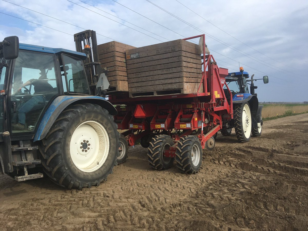 De aardappels zitten er weer in. best gelopen met de “nieuwe” machine!  <a href="/WeeversNOP/">WeeversNieuwstad</a> <a href="/kvandermaar/">Van der Maar Landbouwmechanisatie</a>
