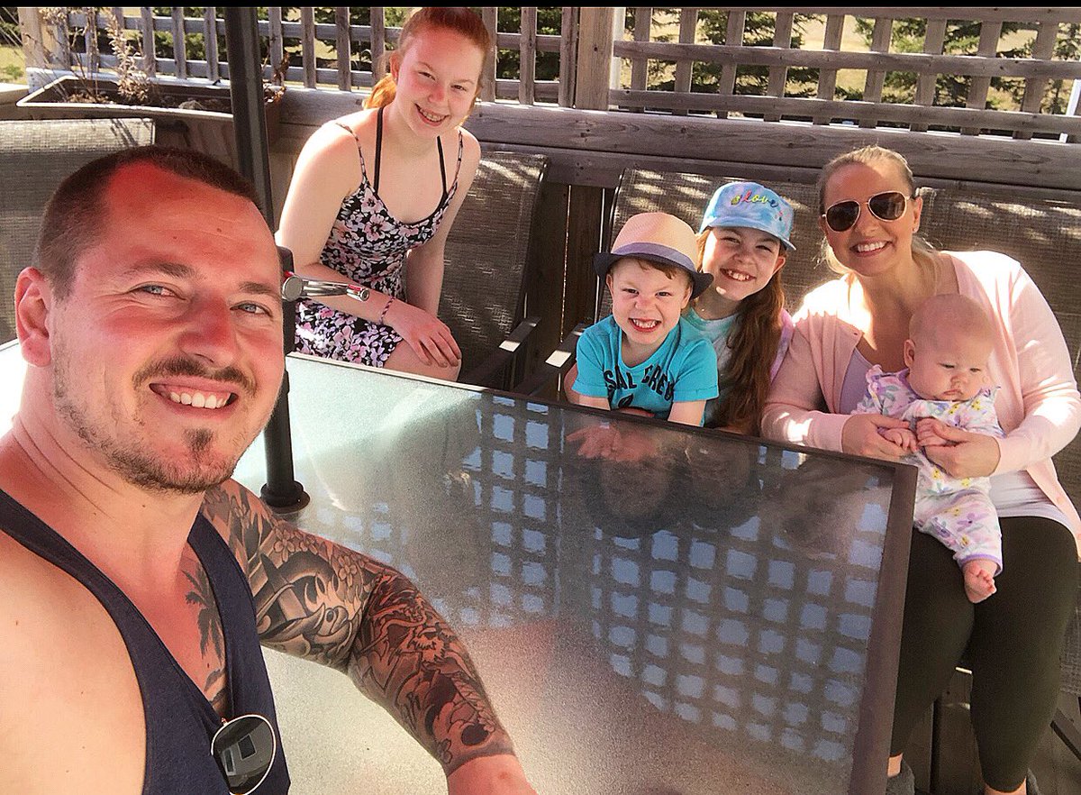 derekjamestrapp's tweet photo. I can’t say how good it feels to put on sunscreen, flip flops &amp; shorts for the first time this year!

It’s so nice to be outside with my family in the backyard, enjoying the sunshine, the warm weather and finally getting out of the house ⛱😎
@derekjamestrapp https://t.co/No0YEh4KoT