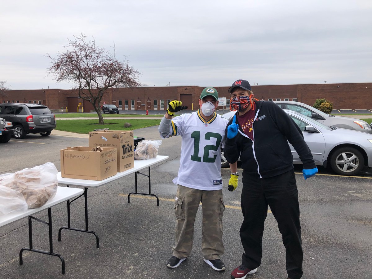 MHSDiCarlo's tweet photo. Didn’t realize it was the draft day.... come visit the breakfast lunch distribution sites.... check out the rivalry at Embassy Apts today.... Jorge &amp; Jeff.  (Go Bears!) Lunches 12-1 pm M, T, Th, F. 🐻 https://t.co/4OwhVzwe4M