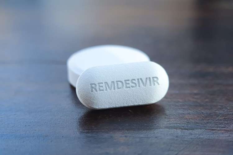 ActuDirect's tweet photo. Traitement #COVID19 : selon une large étude, le #remdesivir de la société américaine Gilead n'a pas amélioré l'état des malades, ni réduit la charge virale. Les chercheurs ont étudié 237 patients. Le médicament a également montré des effets secondaires graves. (Financial Times) https://t.co/K9sXh22yCb