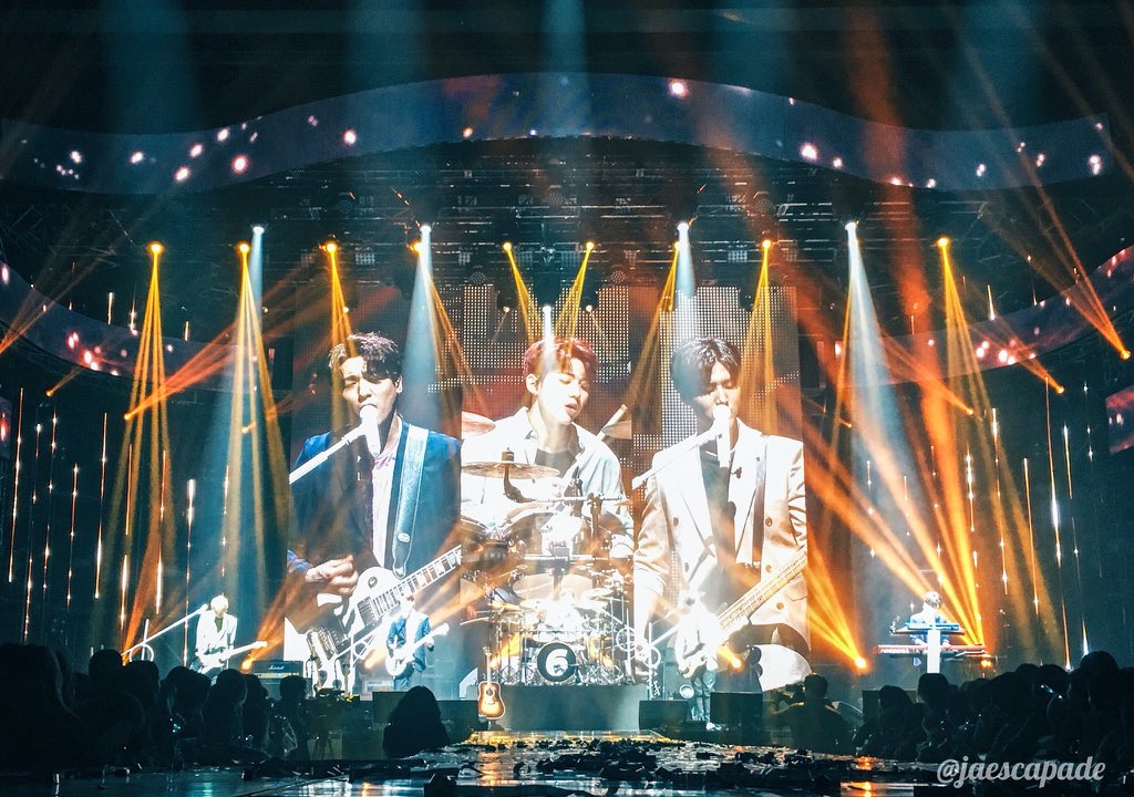 𝐎𝐓𝟓 𝐨𝐧 𝐒𝐭𝐚𝐠𝐞↳ A picture thread of DAY6 doing what they do best : performing on stage.  #DAY6   #데이식스