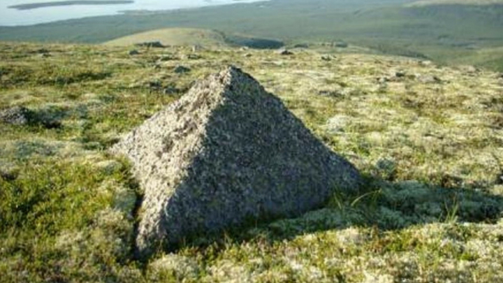 ..allegedly destroyed by partisans in the 1930s. After the fall of the USSR, an expedition named Hyperborea-98 was conducted. They found even more megalithic structures that seem to be astronomically aligned, as well as spiral labrynths (another indo-european theme)..
