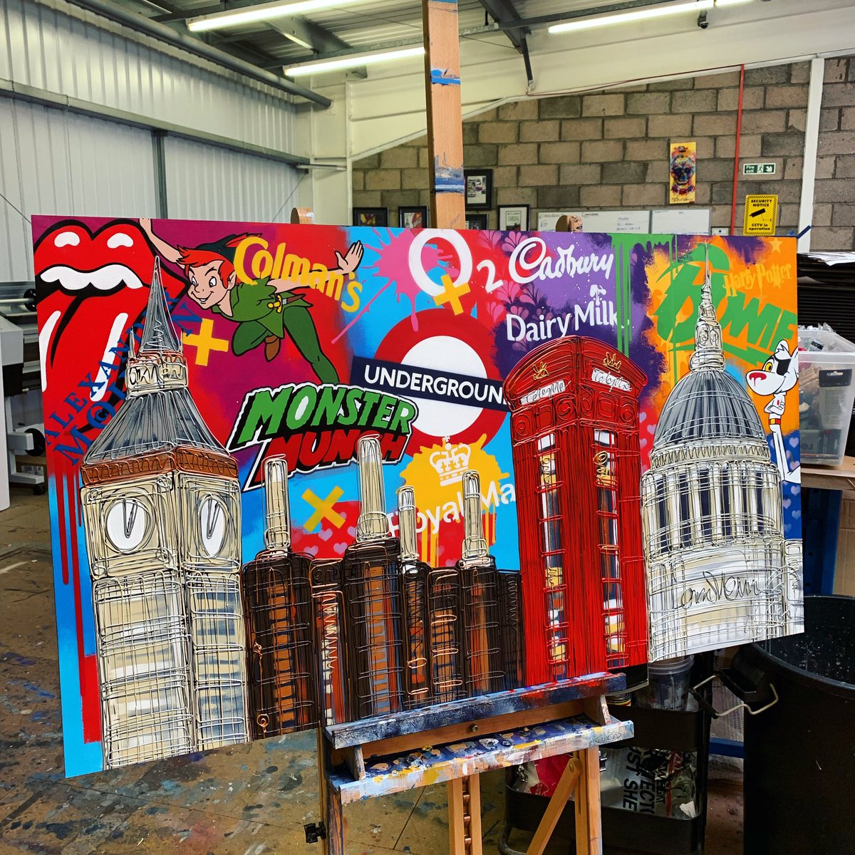 WaiteEdward's tweet photo. Celebrating St George’s day with Hue Folk. Tbt to our collaboration ‘Capital Fusion’ #stgeorgesday #captialfusion #collaboration #ontheeasel #wip #tbt #throwbackthursday #lovedcreatingthis #🏴 https://t.co/UfKLtXlhvT