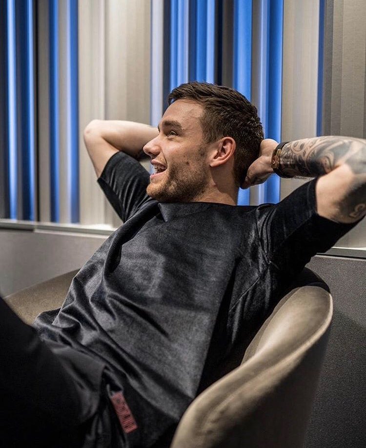 giving  @LiamPayne the LOVE he DESERVES everyday, a thread;