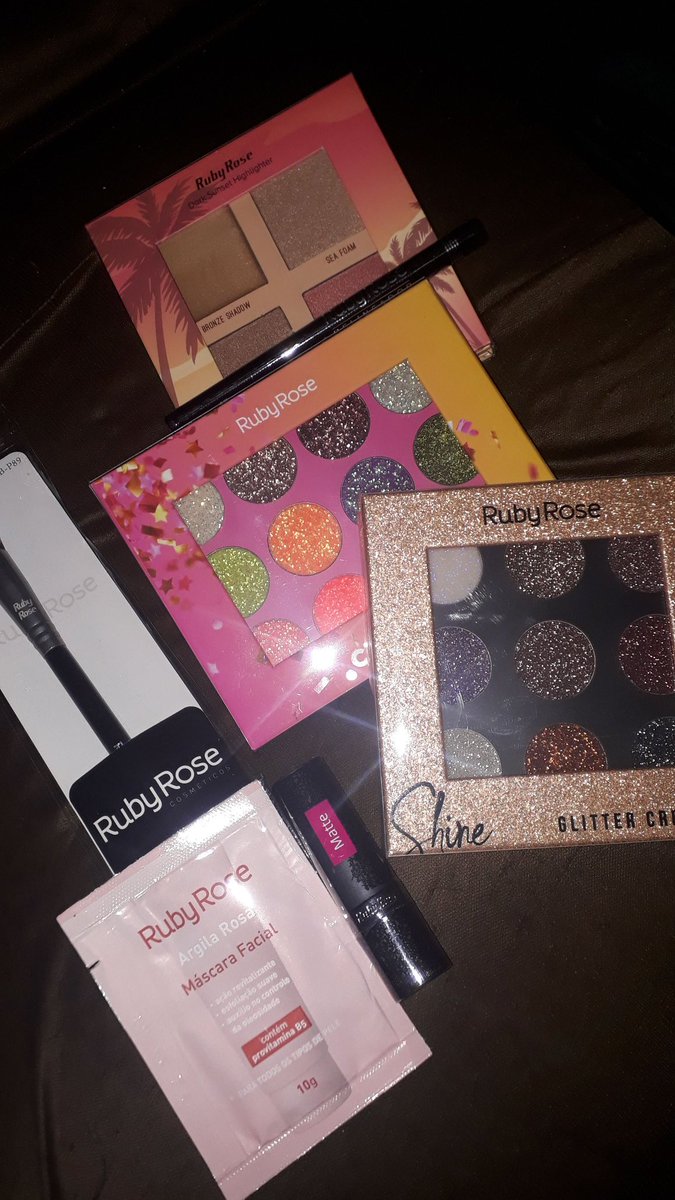 KyhDumalCG's tweet photo. Chegou eeeeeehh Vou testar depois ♡  #RubyRose #RubyRoseMeNota #UmUpNoSeuDia #ODiaComeçaDepoisDaMake https://t.co/FqqQpaJk4h