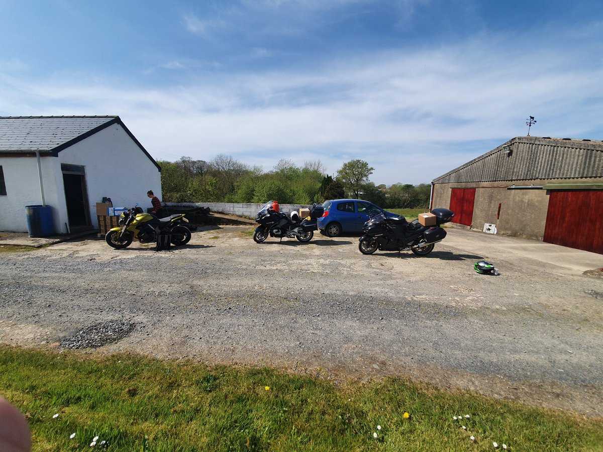 DanHesketh3's tweet photo. Finally home after a 351 mile, 8.5hr round trip picking up 100x facemasks from Newport and delivering to a hospital in Rhyl 💪💯 https://t.co/Do5IWoQGtR