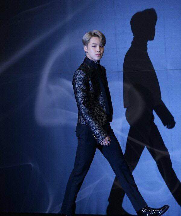 Even his shadow is like a prince...