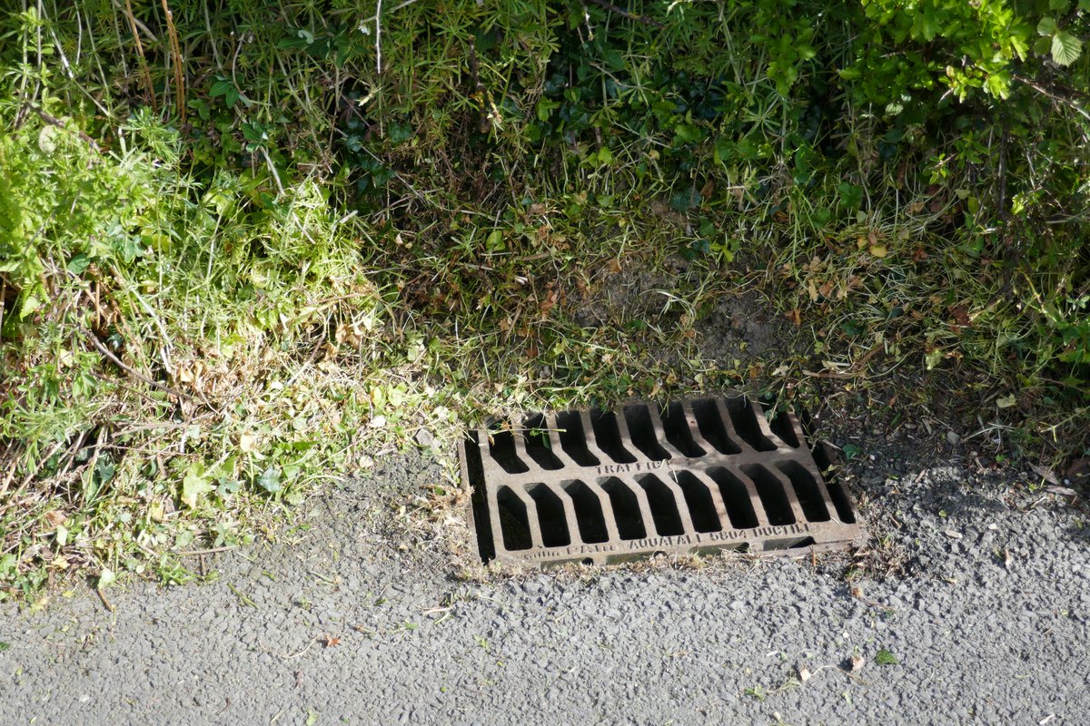 TheLengthsman's tweet photo. Found a few #drains needing attention in #Beckside this morning #Drainspotting https://t.co/nLjOY3lUEQ