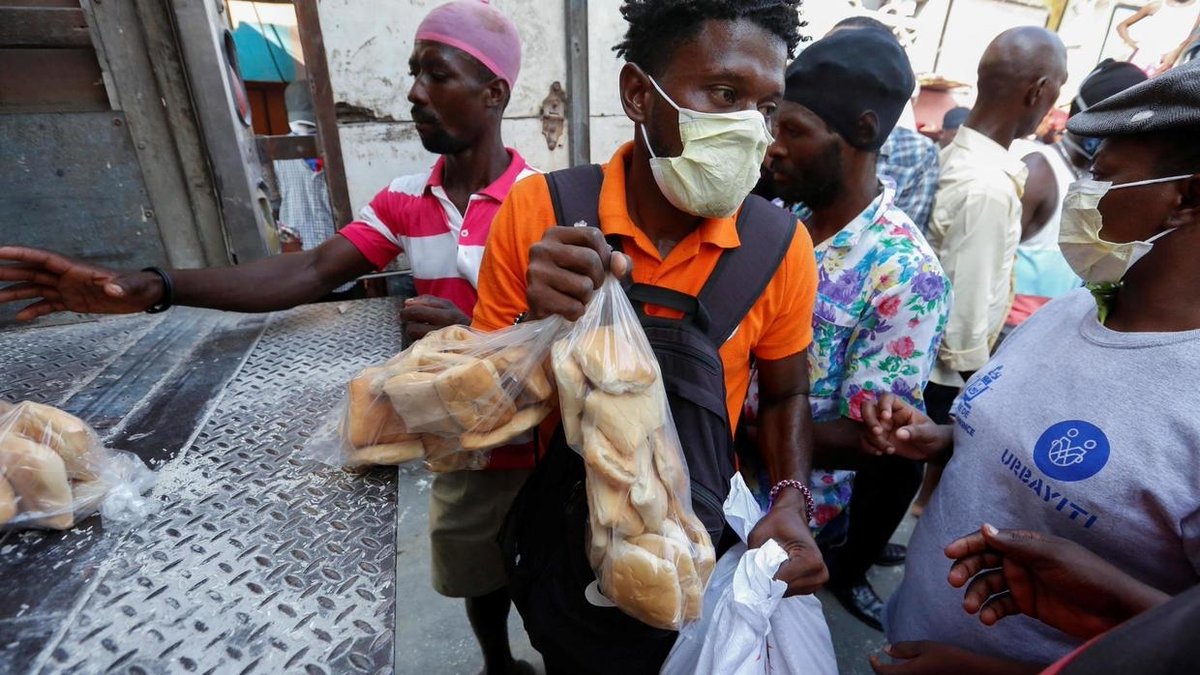 RFI's tweet photo. Coronavirus en Haïti: la vie suit son cours presque normal https://t.co/zNZsXxRhlf https://t.co/mE5lcoCm2y