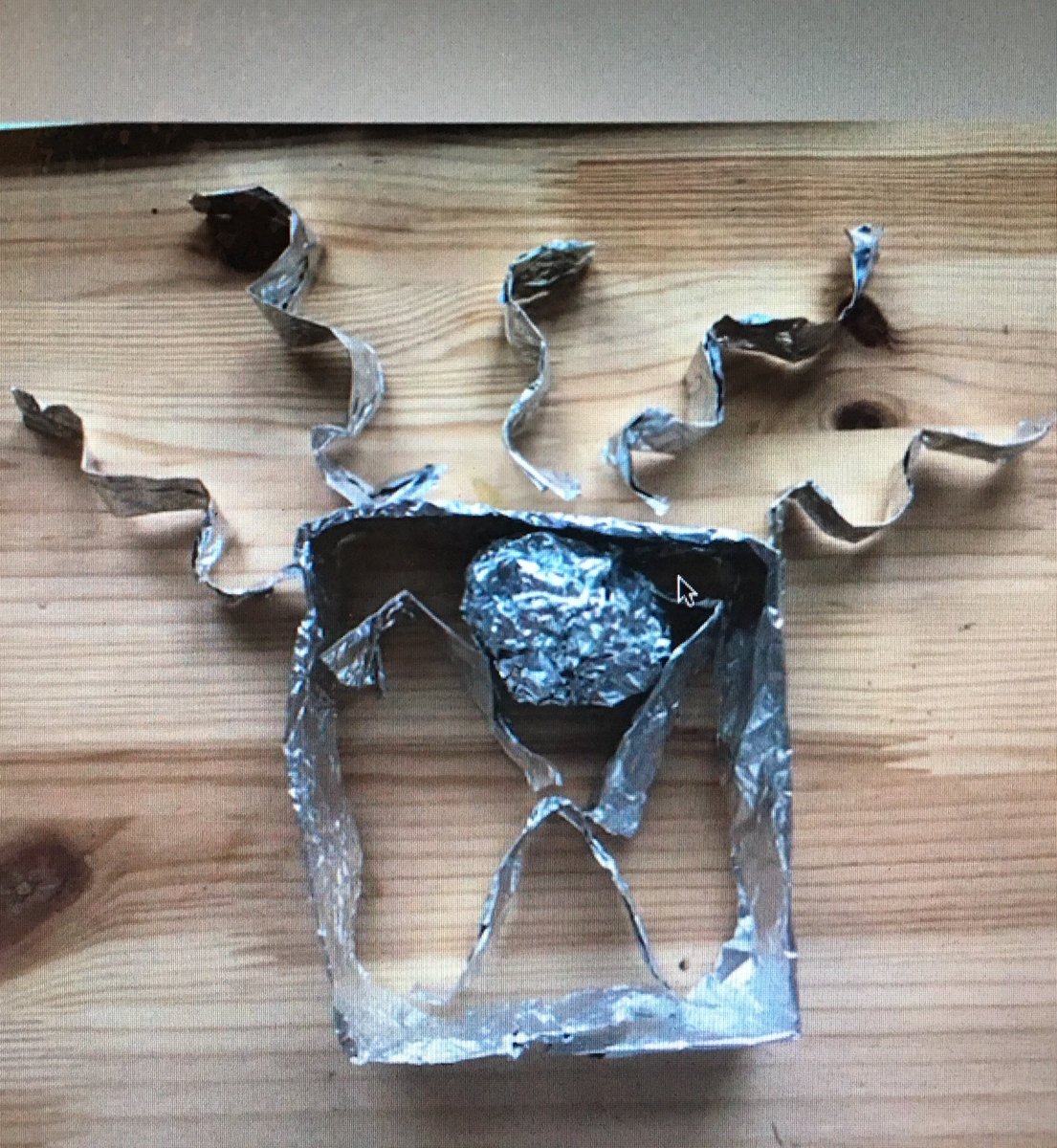 CaroleGeneix's tweet photo. Play on Zoom: it is possible! #IBDP class at @WISRedDevils where @ALeflot asked students to represent their #confinement with foil, then link it to Ibsen's Doll's House. A fun, engaging, deep, brilliant way to use #making to understand! @JimReesePZ @qikenwing @sheya @EdwardPClapp https://t.co/Q74sUgbOt7