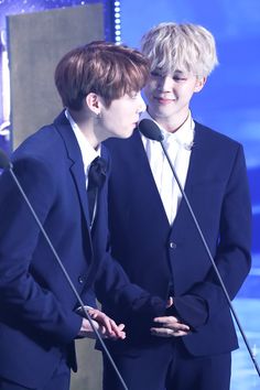 A prince who will look at you like Park Jimin..