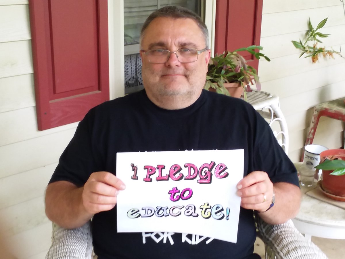 HSSD_Trojans's tweet photo. Last week was Educator Commitment Signing Week, and we continue to celebrate the commitment of educators across the #HSSD! Our Mr. Travis (Hot Springs World Class High School) promises - "I #PledgetoEducate my students!"
#TeachArkansas #TeachersInspireAR https://t.co/Ed5cP3YCUf