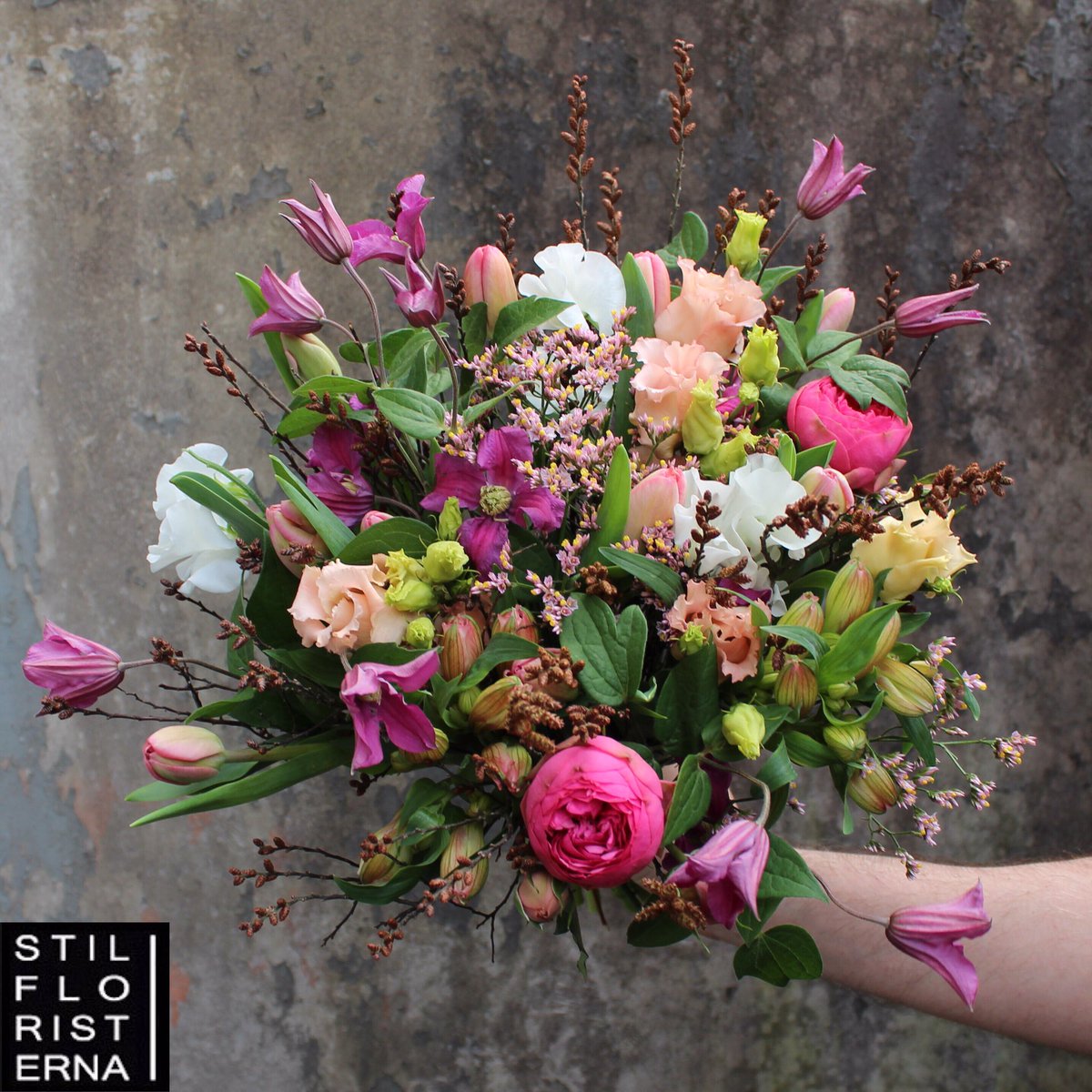 Vi fortsätter att erbjuda gratis hemleverans av blommor i Linköping för att underlätta för fler att kunna njuta av blommor såhär i karantäntider. Det är nu sjunde veckan med vårt erbjudande, då det uppskattats enormt :-) Beställ för 350kr på 013-135300 :-)