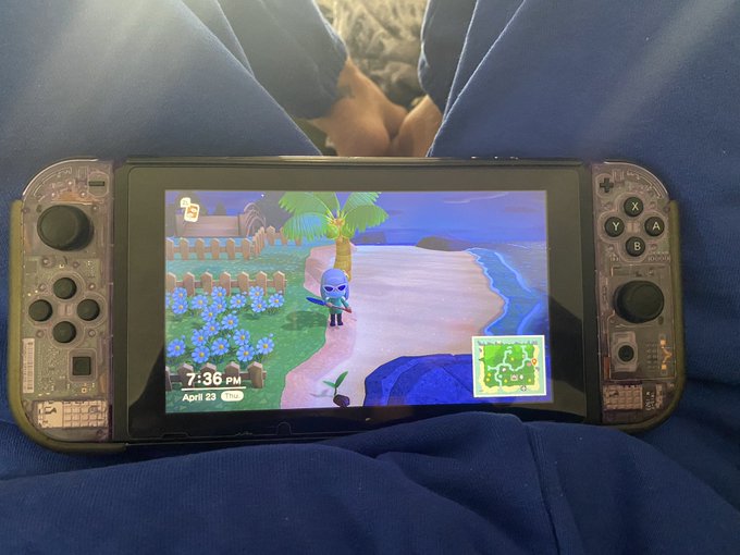 i got these cute dudes that remind me of my gameboy advance https://t.co/D0kt0G3GEH