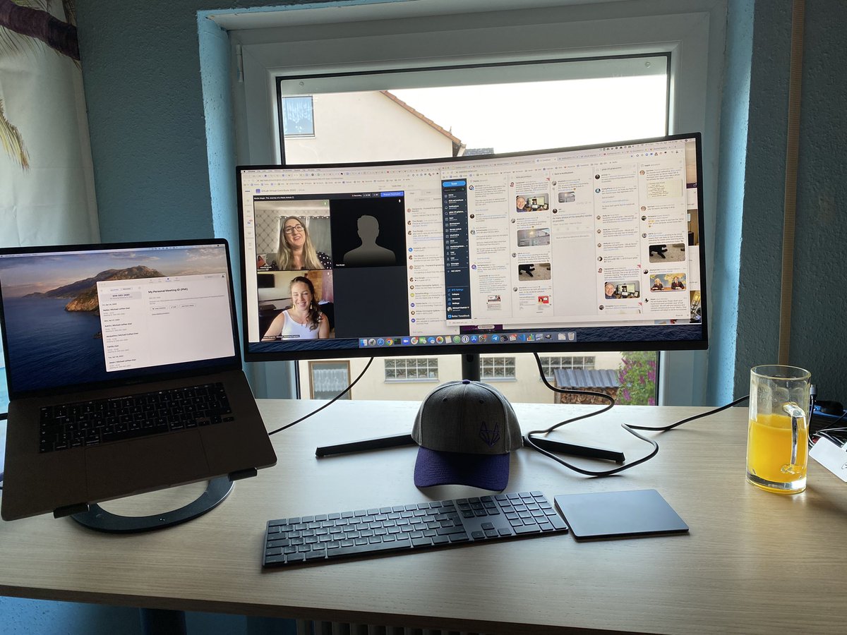 dnsmichi's tweet image. My first #GitLabContribute featuring my new standing desk &amp;amp; 34&quot; Samsung screen 🥰🦊 @wichsp